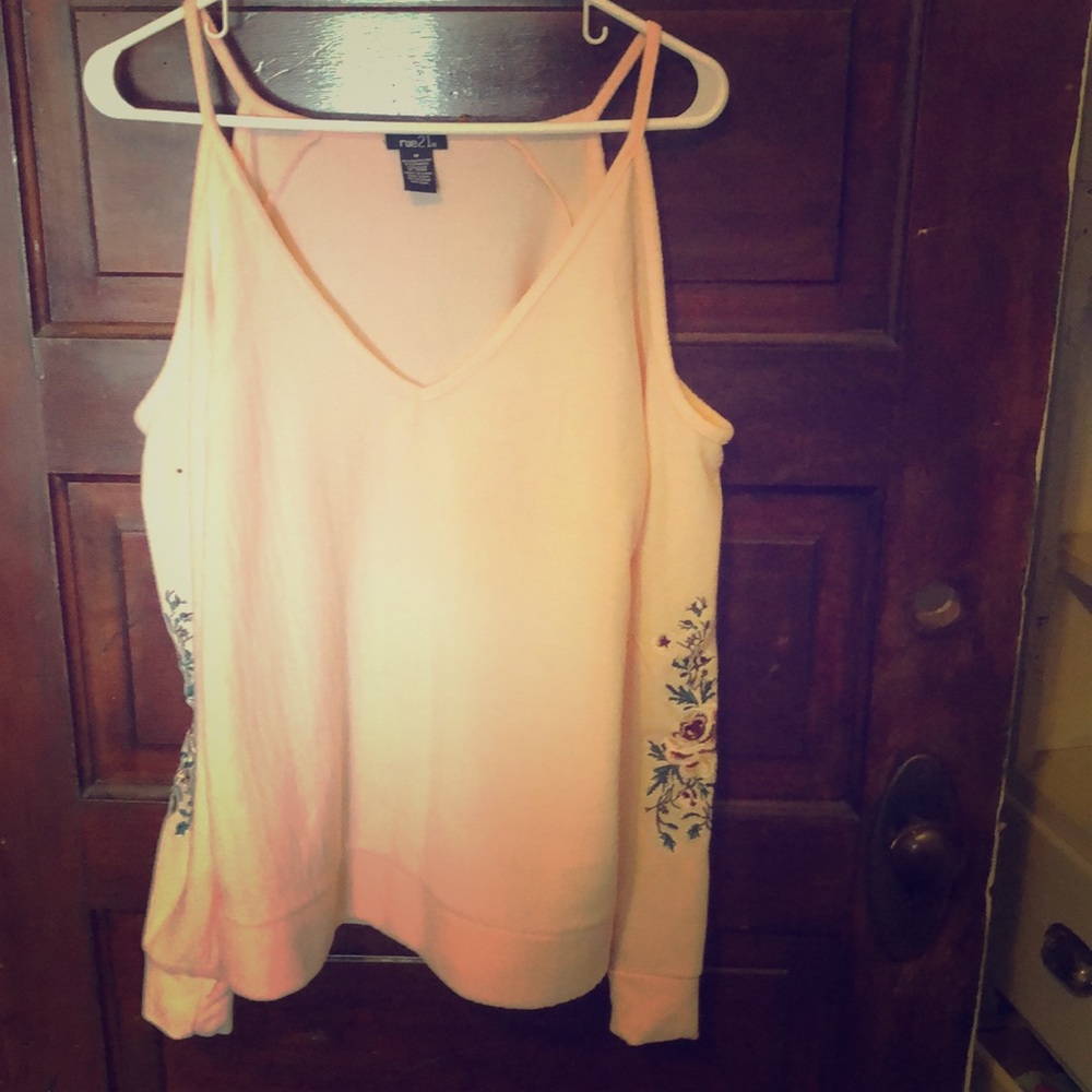 NWOT Rue21 sweater